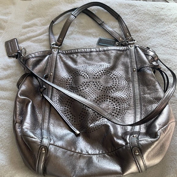 Authentic coach metallic leather purse - Picture 3 of 5